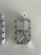 TITANIUM Prickly Style Pegs
