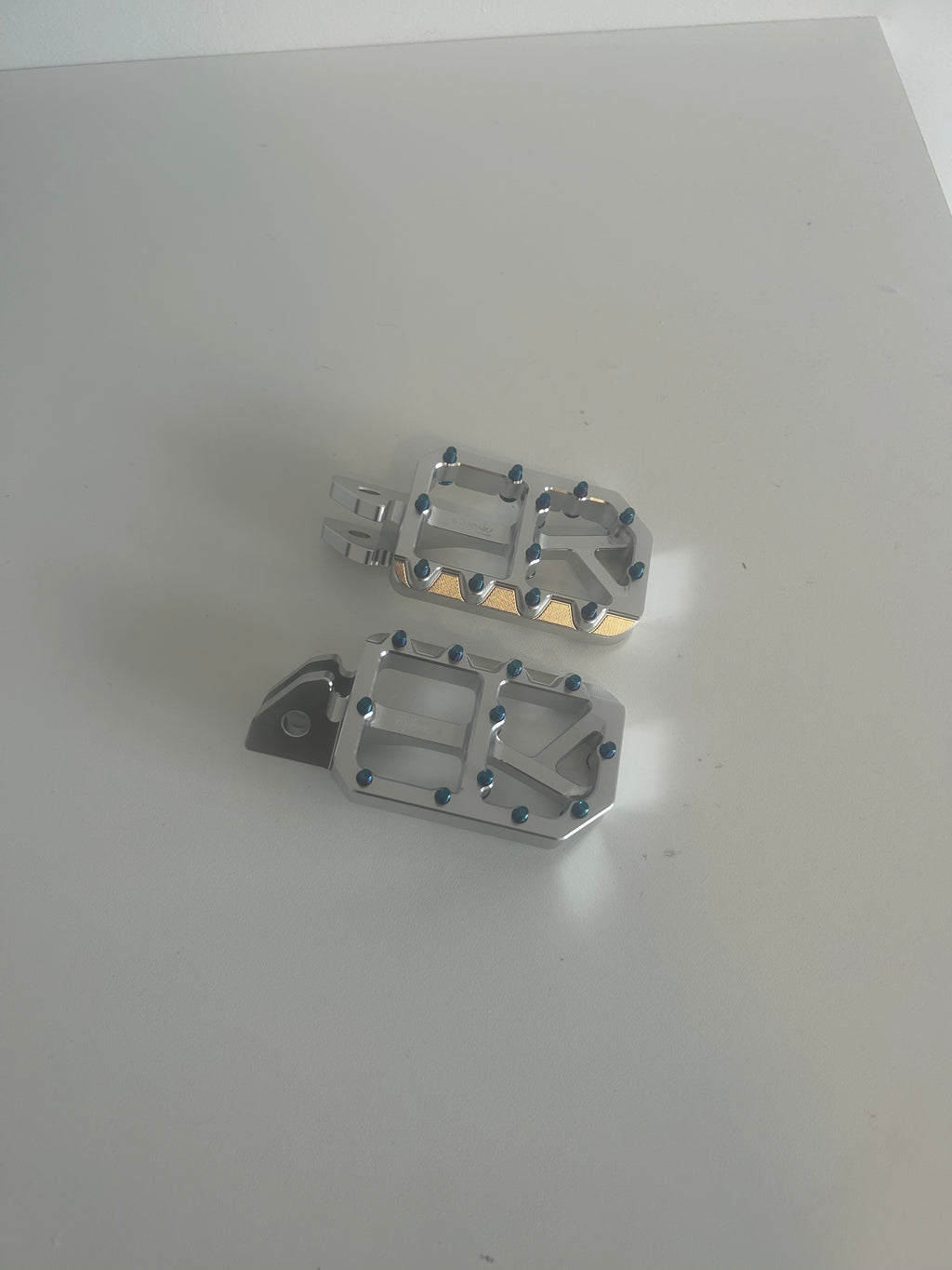 TITANIUM Prickly Style Pegs