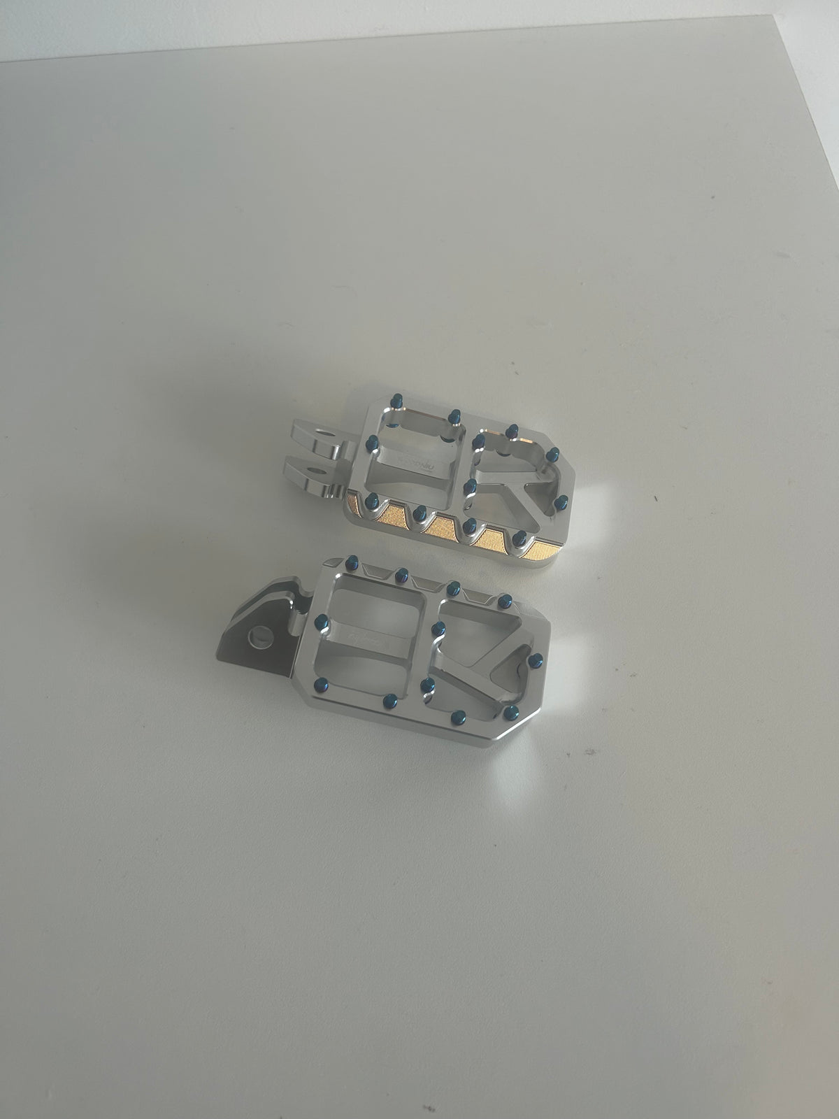 TITANIUM Prickly Style Pegs