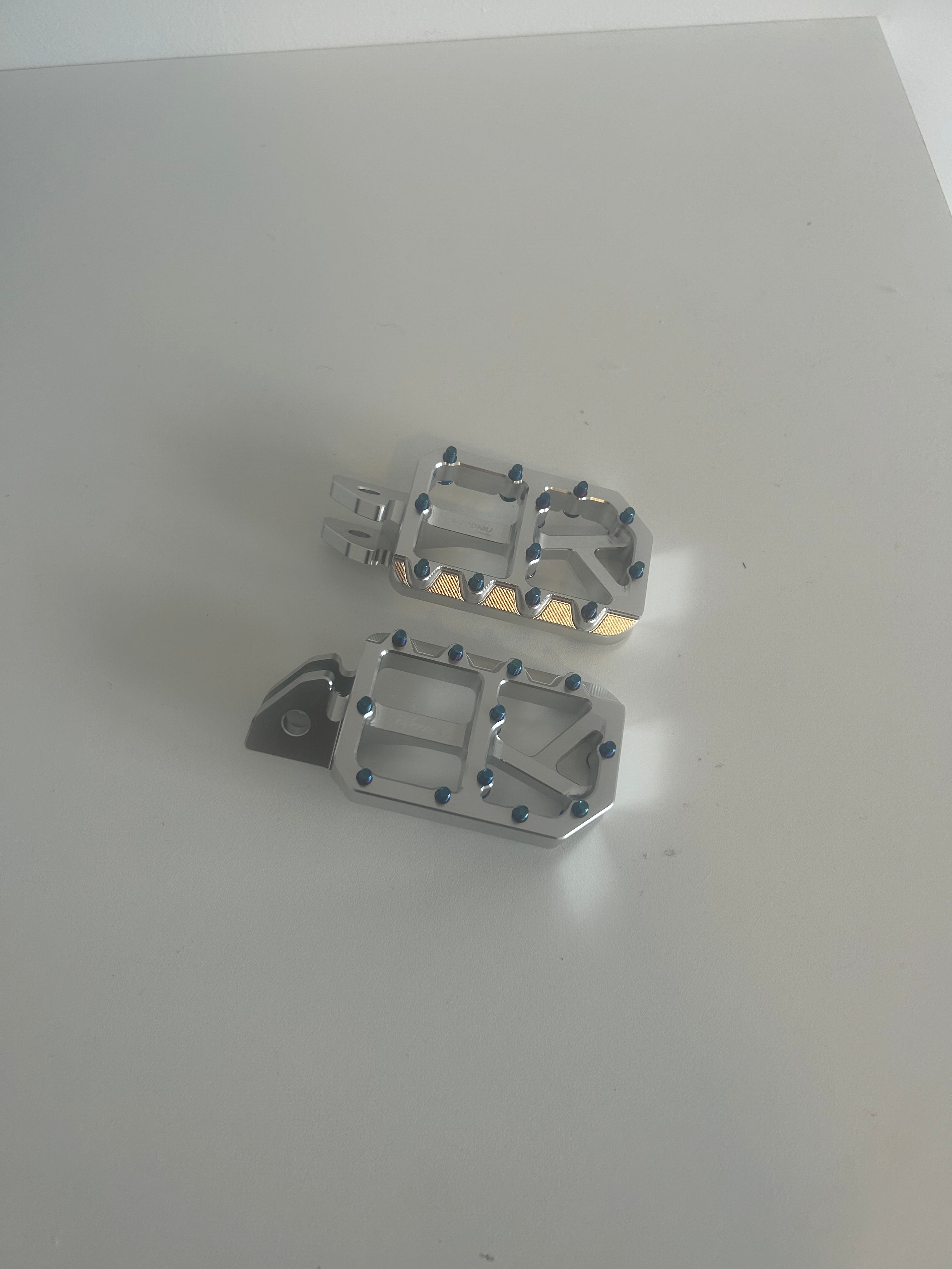 TITANIUM Prickly Style Pegs