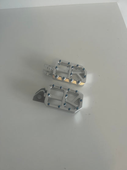 TITANIUM Prickly Style Pegs